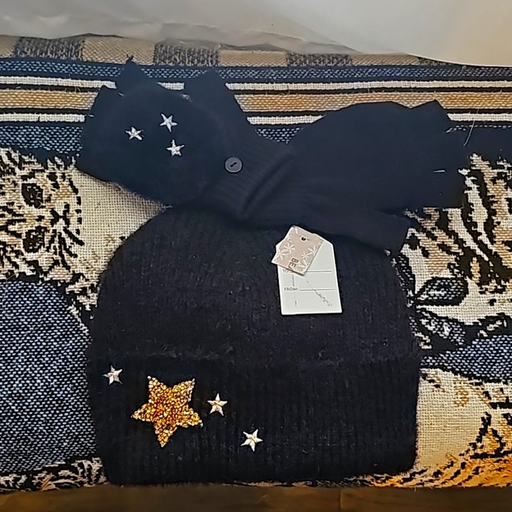 Beanie & glove set soft black embroidered stars 🌟